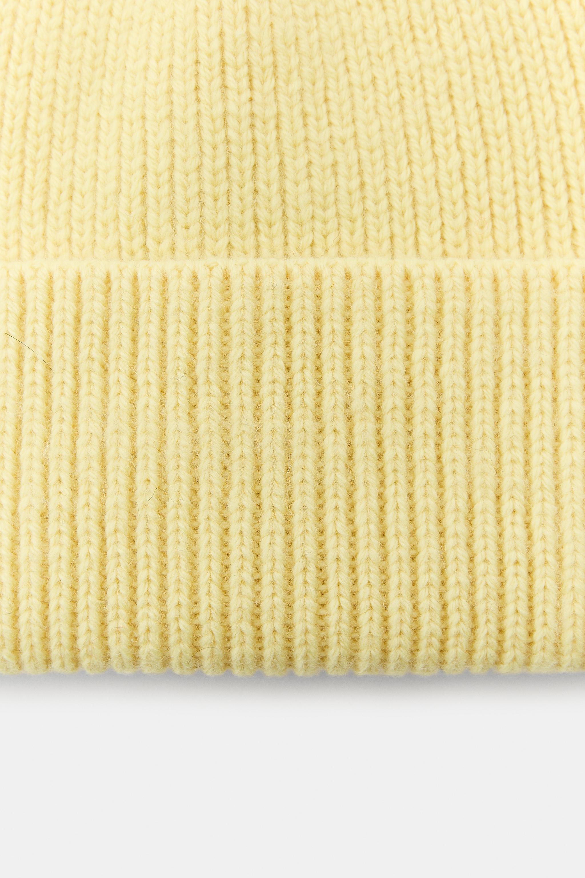 RIBBED KNIT BEANIE HAT
